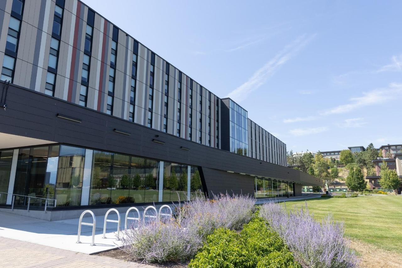 Ubc Okanagan Campus Hostel Kelowna Exterior photo