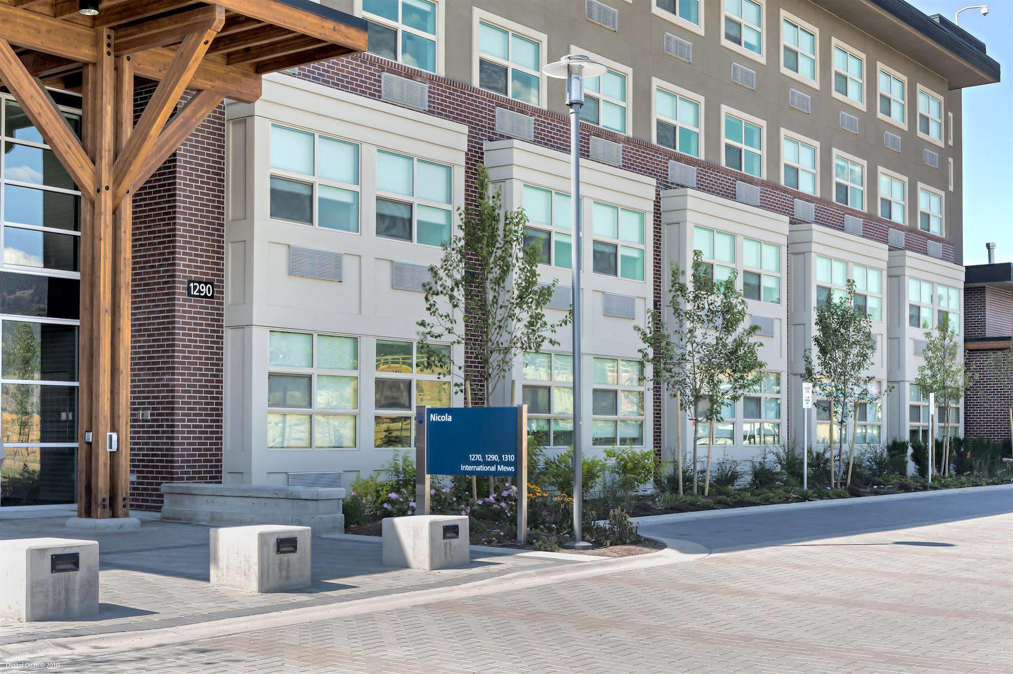 Ubc Okanagan Campus Hostel Kelowna Exterior photo