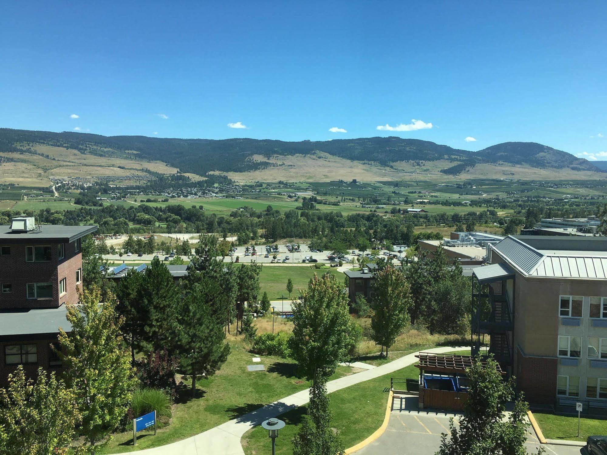 Ubc Okanagan Campus Hostel Kelowna Exterior photo